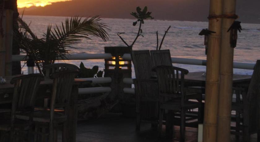 Hotel 77 Sunset Plaza Cisolok Esterno foto