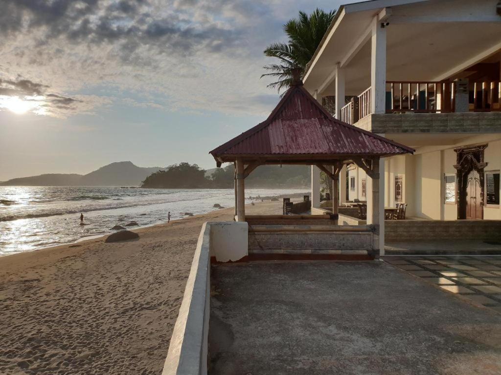 Hotel 77 Sunset Plaza Cisolok Esterno foto