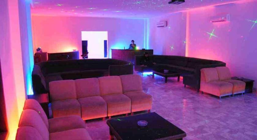 Hotel 77 Sunset Plaza Cisolok Esterno foto