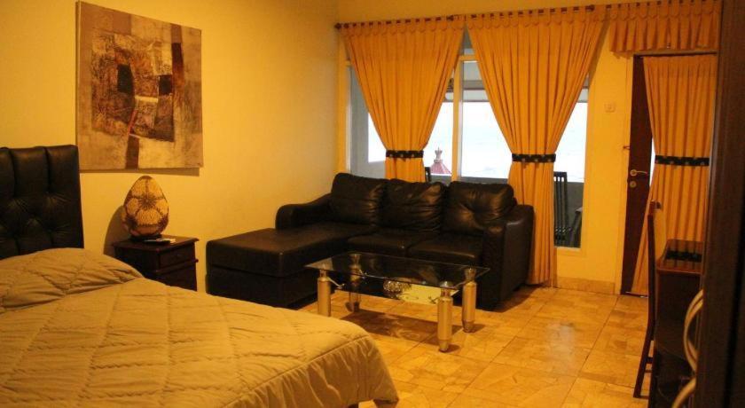 Hotel 77 Sunset Plaza Cisolok Esterno foto